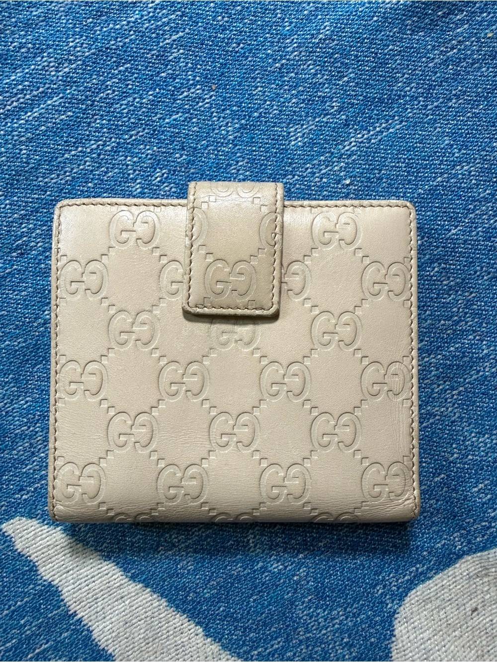 Gucci Cream Embossed GG Leather Wallet with Gold Bar - Picture 2 of 9